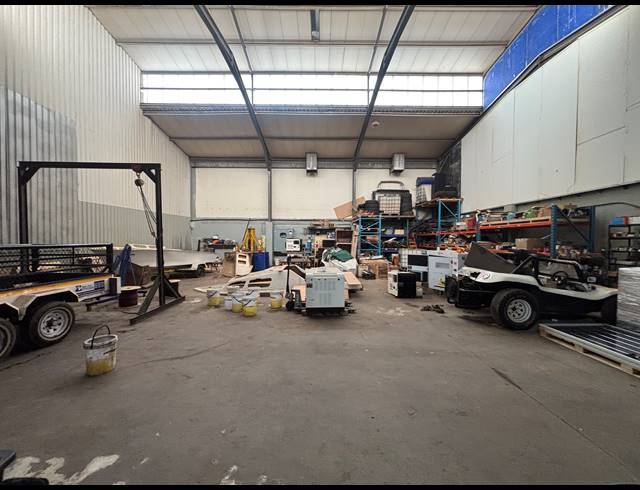 410M² WAREHOUSE TO LET IN STRAND INDUSTRIA